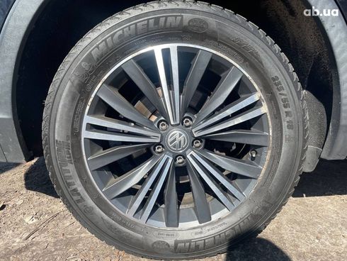 Volkswagen Tiguan 2017 черный - фото 11
