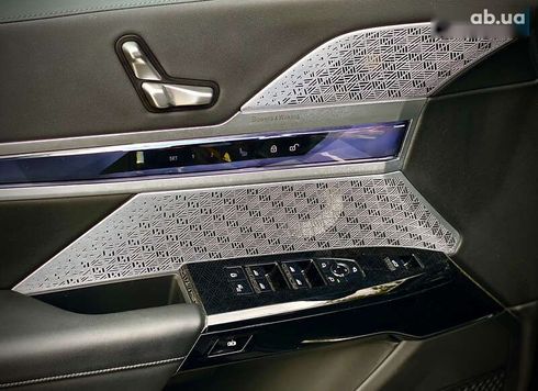 BMW i7 2022 - фото 25