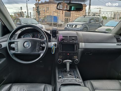 Volkswagen Touareg 2005 черный - фото 22