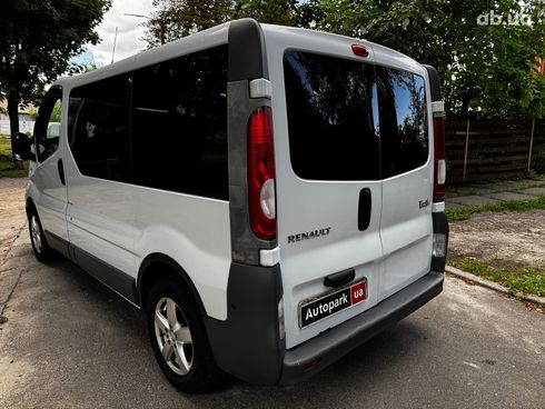 Renault Trafic 2010 белый - фото 9