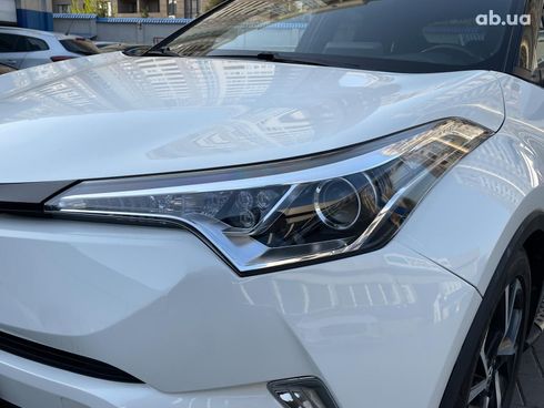 Toyota C-HR 2017 белый - фото 10