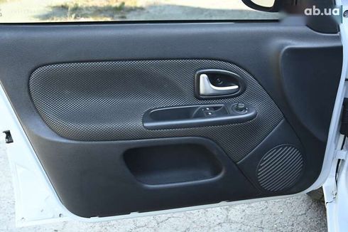 Renault Clio 2010 - фото 15