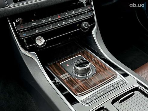 Jaguar XF 2016 - фото 26