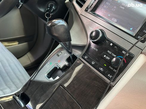 Toyota Venza 2012 белый - фото 26