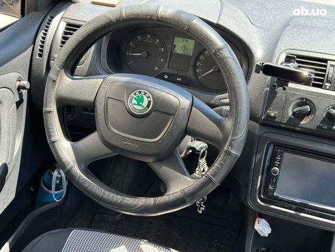 Skoda Fabia 2011 белый - фото 17