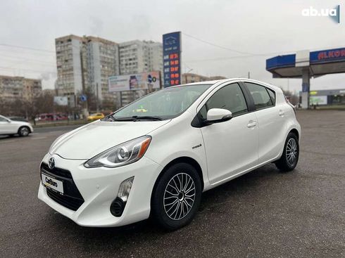 Toyota Prius C 2015 - фото 6