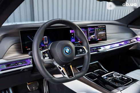 BMW i7 2022 - фото 25