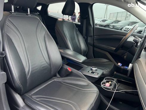 Ford Mustang Mach-E 2022 белый - фото 36