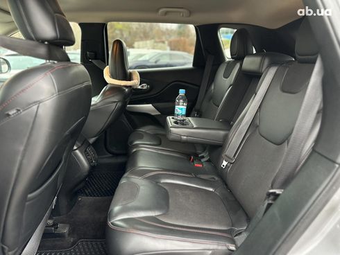 Jeep Cherokee 2018 серый - фото 15