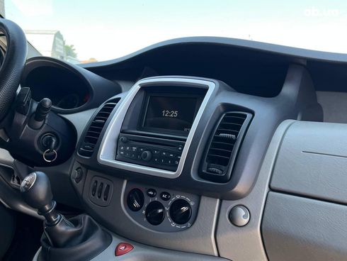 Renault Trafic 2014 серый - фото 15