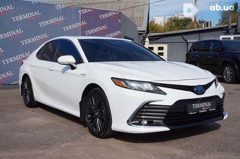 Toyota Camry 2020 - фото 3