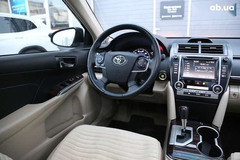 Toyota Camry 2014 - фото 13