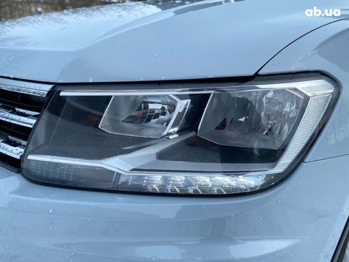 Volkswagen Tiguan 2018 серый - фото 11