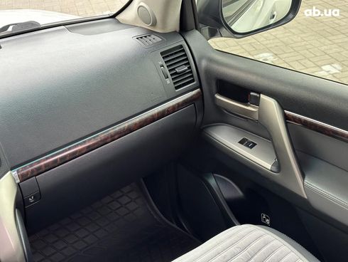 Toyota Land Cruiser 2008 серый - фото 78