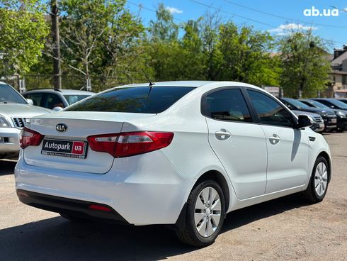 Kia Rio 2013 белый - фото 5