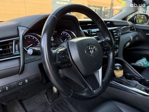 Toyota Camry 2020 - фото 17