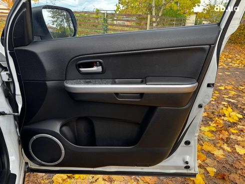 Suzuki Grand Vitara 2010 белый - фото 26