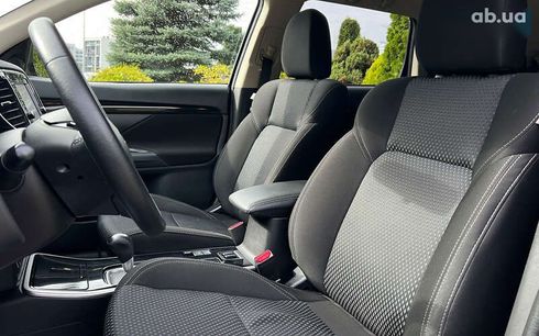 Mitsubishi Outlander 2019 - фото 9