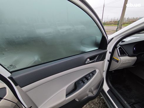 Hyundai Tucson 2018 белый - фото 12