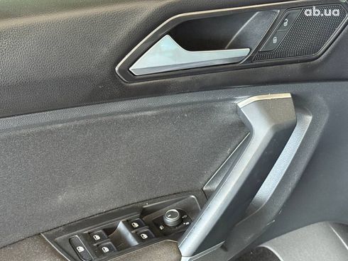Volkswagen Tiguan 2018 черный - фото 10