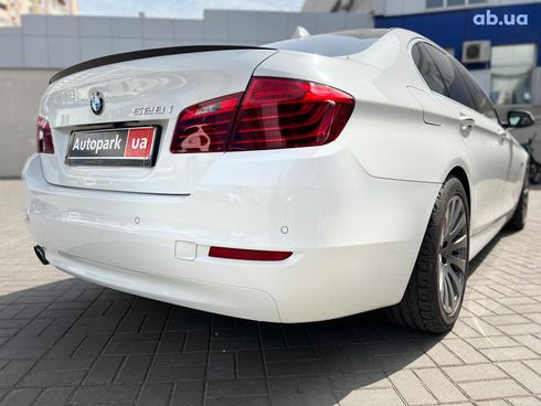 BMW 5 серия 2015 белый - фото 11