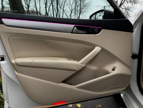 Volkswagen Passat 2012 белый - фото 10
