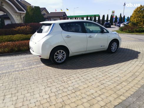Nissan Leaf 2012 белый - фото 15