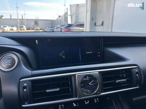 Lexus IS 2018 - фото 24