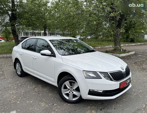 Skoda Octavia 2018 - фото 13