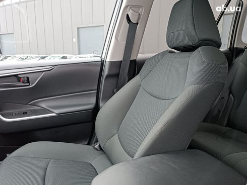 Toyota RAV4 2025 серый - фото 32