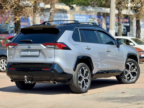 Toyota RAV4 2021 серый - фото 3