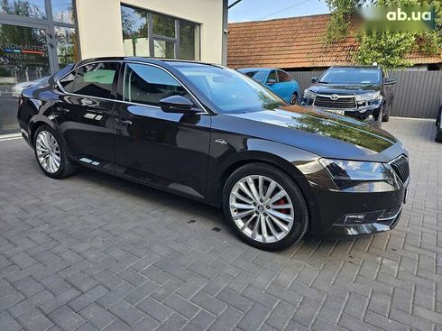 Skoda Superb 2016 - фото 13