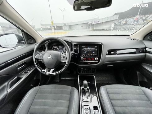 Mitsubishi Outlander 2020 - фото 9