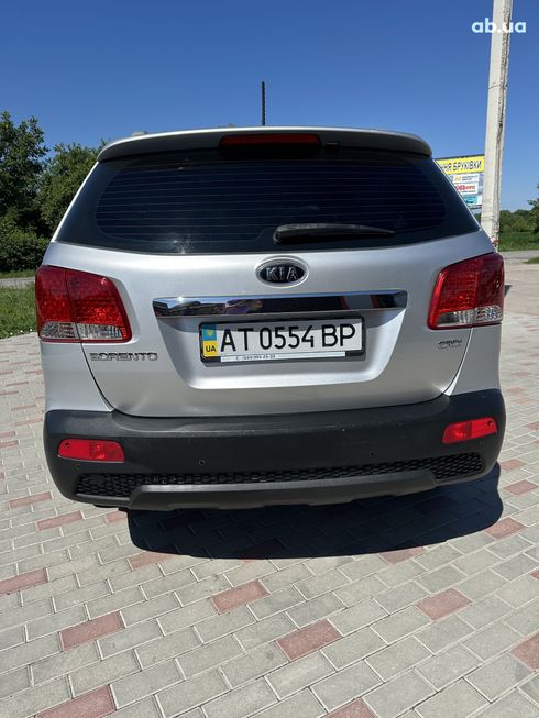 Kia Sorento 2012 серебристый - фото 6