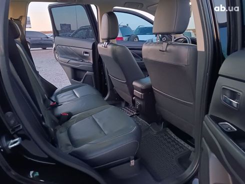 Mitsubishi Outlander 2018 черный - фото 74