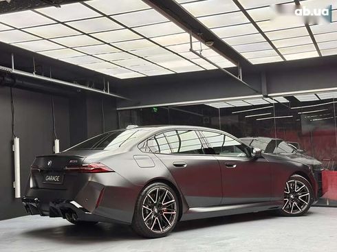 BMW M5 2025 - фото 23