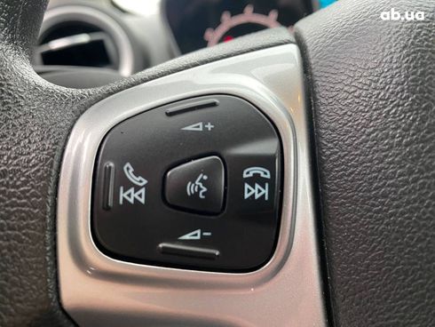 Ford Fiesta 2019 белый - фото 21