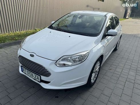 Ford Focus 2014 - фото 10