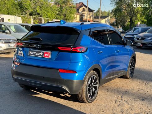 Chevrolet Bolt 2022 синий - фото 5