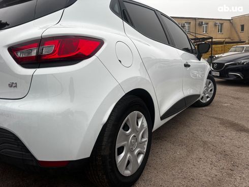 Renault Clio 2014 белый - фото 11
