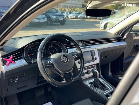 Volkswagen Passat 2015 серый - фото 31