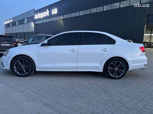 Volkswagen Jetta 2015 белый - фото 20