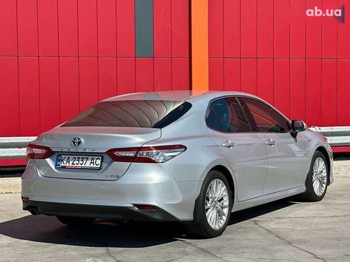 Toyota Camry 2019 - фото 11