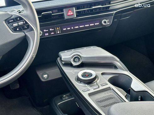 Kia EV6 2023 серый - фото 16