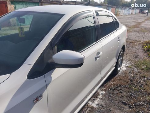 Volkswagen Polo Sedan 2013 белый - фото 13