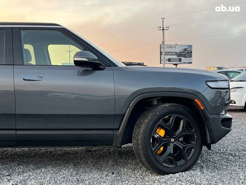 Rivian R1S 2023 серый - фото 21