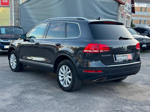 Volkswagen Touareg 2012 серый - фото 10