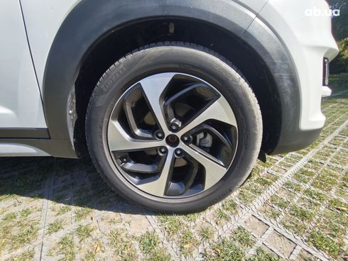Hyundai Tucson 2018 белый - фото 18