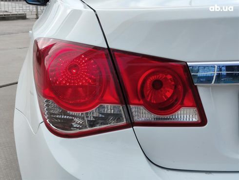 Chevrolet Cruze 2012 белый - фото 6