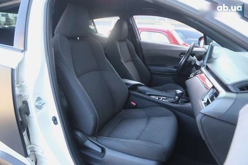 Toyota C-HR 2017 - фото 10